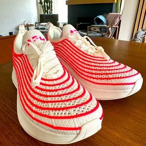 APL Zipline brand new running shoe